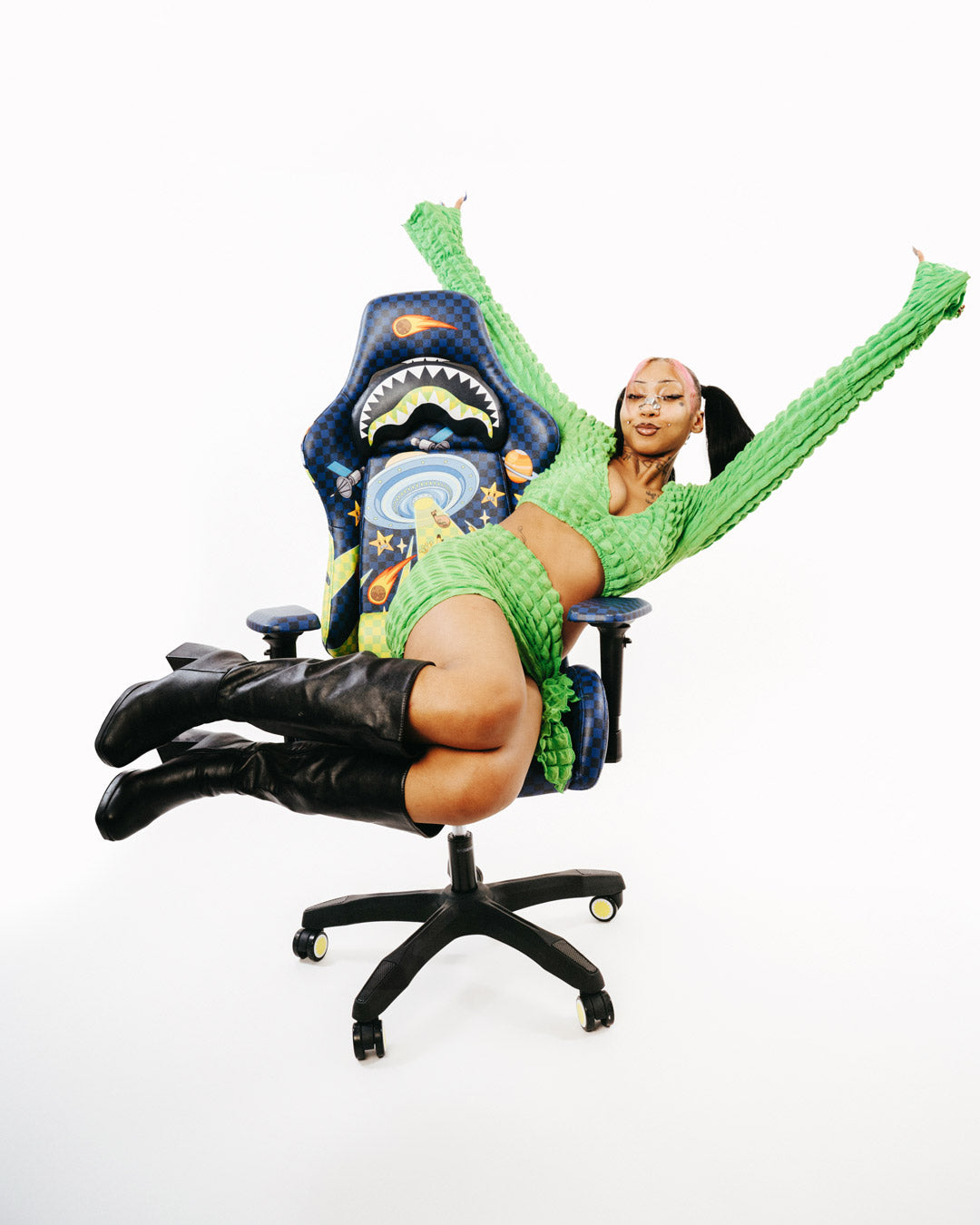 SPACE WARPED GAMING CHAIR